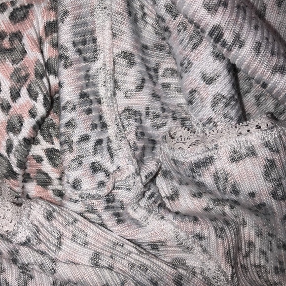 Secret Treasures size 3X (22W-24W) pink leopard print pajamas - Picture 4 of 5